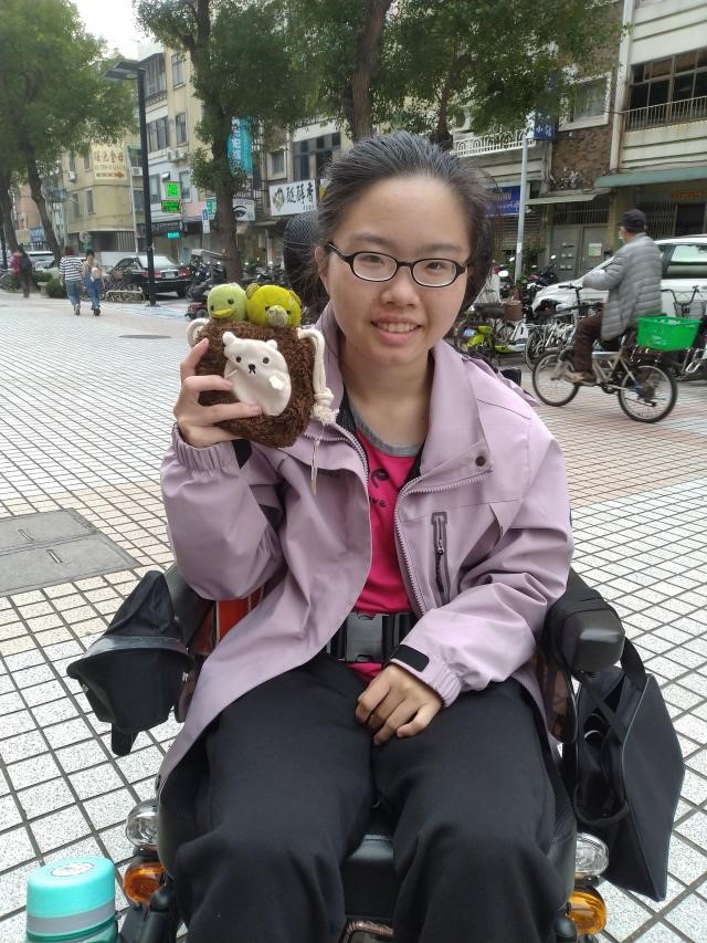 曾琬瑜 只要努力一點,一定可以克服困難 2021年 大專組 曾琬瑜照片
