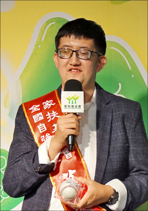 藍睿瑜 做好學生的角色 2021年 國中組 藍睿瑜照片