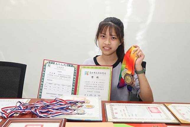李宜蓁 無聲到有聲,挑戰新人生 2023年 國中組 李宜蓁照片